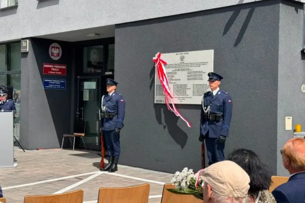 Święto Policji z lwóweckim akcentem – odsłonięcie tablicy katyńskiej i jubileusz dzielnicowych