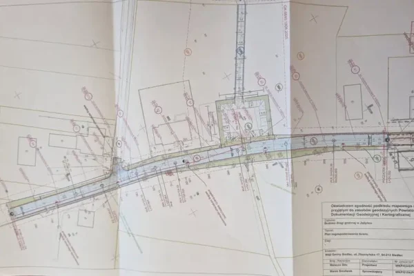 Zielone światło dla budowy drogi gminnej w Jażyńcu – decyzja starosty wydana