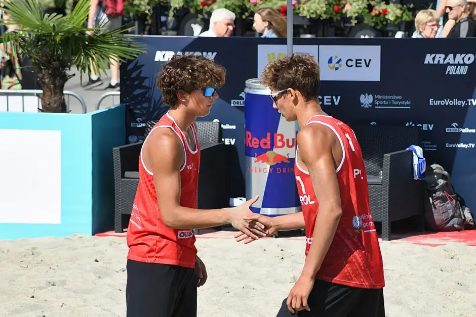 III Turniej Siatkówki Plażowej w Przyłęku za nami – emocje i sportowa rywalizacja