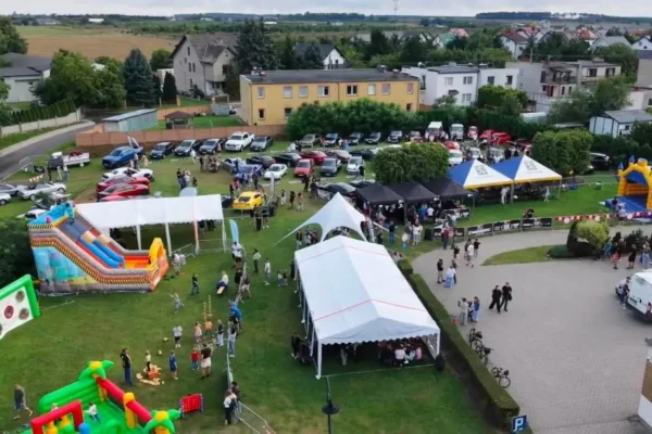 Motopiknik we Lwówku: sportowe auta, konkurs i atrakcje dla dzieci