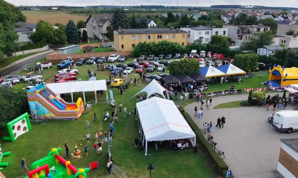 Motopiknik we Lwówku: sportowe auta, konkurs i atrakcje dla dzieci