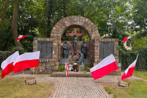 Święto Wojska Polskiego w Brodach: odsłonięto tablicę pamięci Kawalerów Virtuti Militari