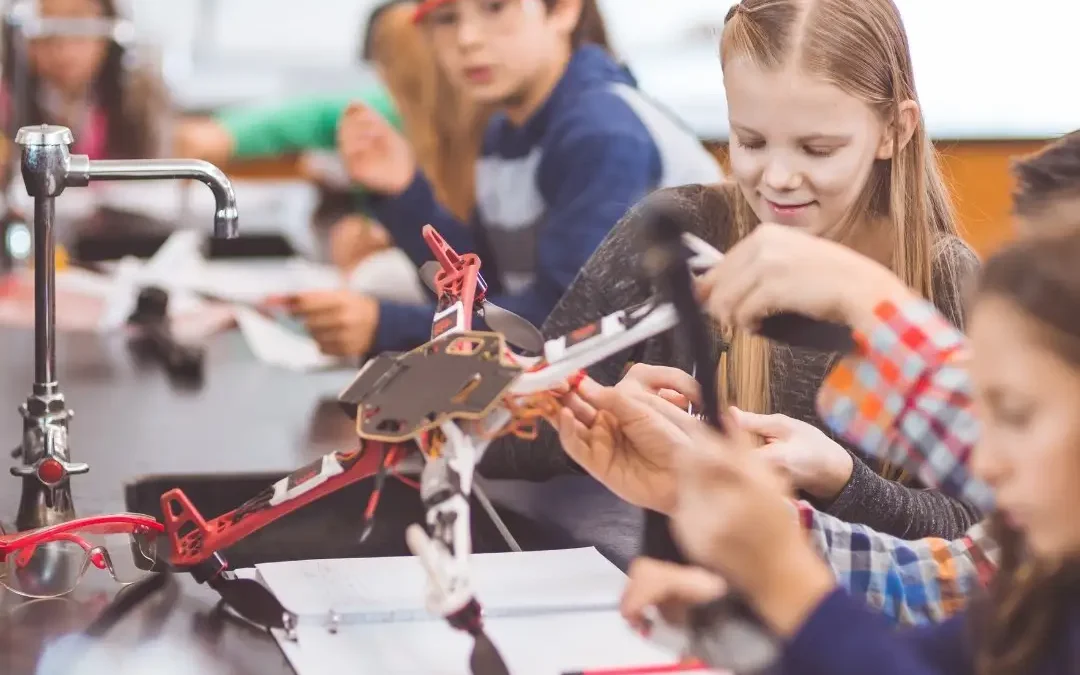 Nowy Tomyśl: siedem szkół zyska laboratoria AI i STEM dzięki unijnemu dofinansowaniu