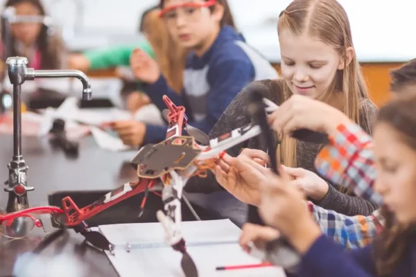 Nowy Tomyśl: siedem szkół zyska laboratoria AI i STEM dzięki unijnemu dofinansowaniu