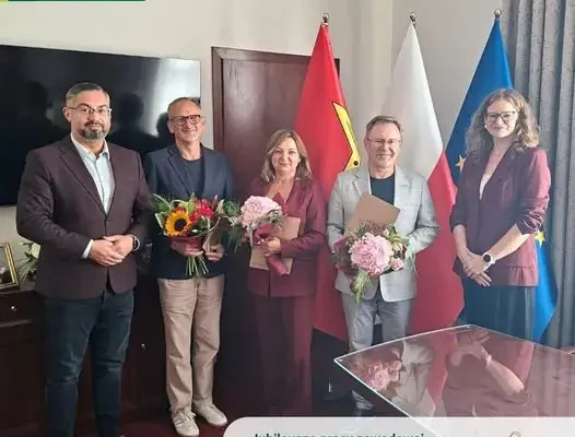 Jubileusze pracy dyrektorów nowotomyskich szkół i przedszkola – nagrody od burmistrza