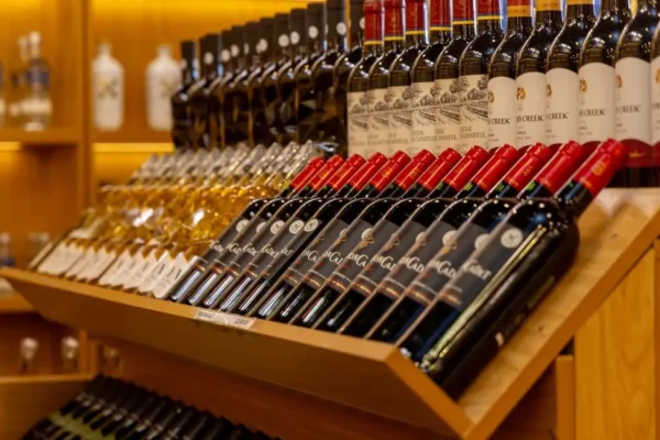 Nocna sprzedaż alkoholu w Zbąszyniu – nowy termin wejścia w życie uchwały