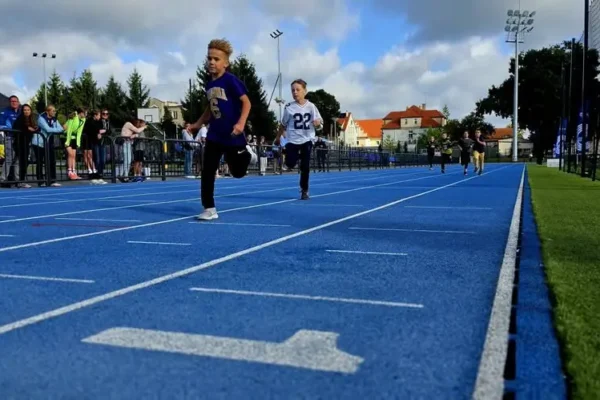 Sportowe emocje na Jarmarku w Nowym Tomyślu: Bieg Feliksa, Streetball i turnieje