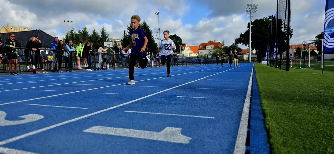 Sportowe emocje na Jarmarku w Nowym Tomyślu: Bieg Feliksa, Streetball i turnieje