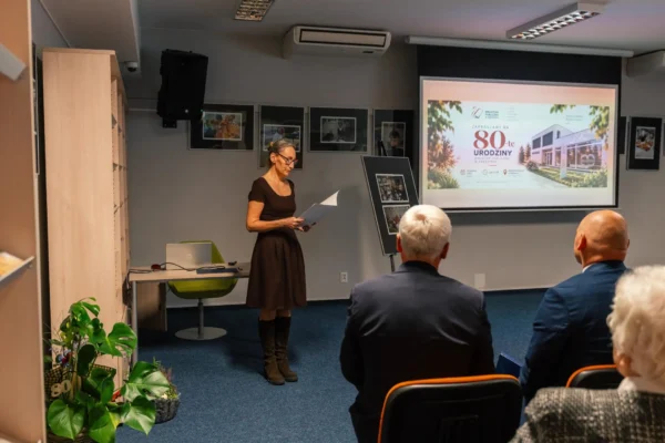 Biblioteka w Zbąszyniu świętowała 80-lecie. Powstał film o historii placówki