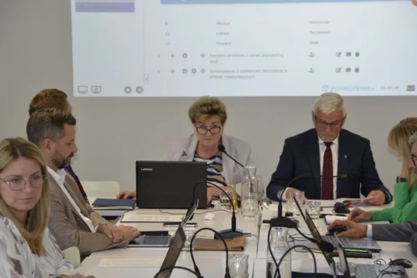 XXVI sesja Rady Miejskiej Zbąszynia. Tadeusz Borkowski z tytułem „Zasłużony dla Gminy Zbąszyń”