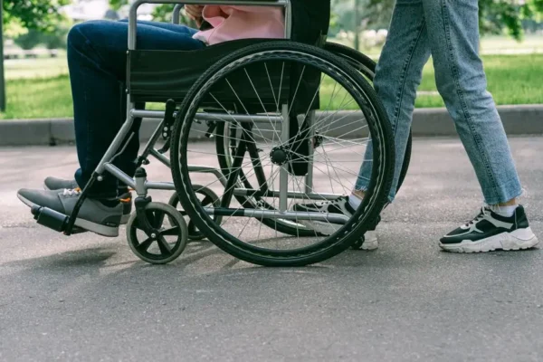Nowy Tomyśl: rusza nabór wniosków na asystentów osób z niepełnosprawnością. Budżet to 1,2 mld zł