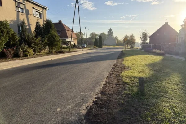 Nowa droga w Pakosławiu gotowa – mieszkańcy już korzystają