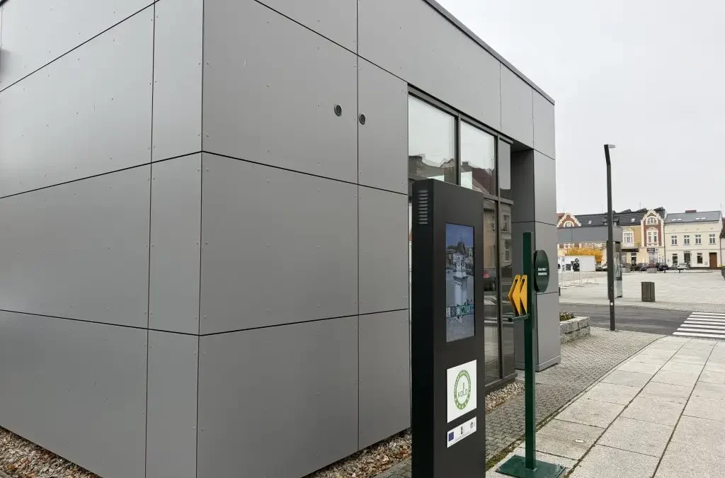 Lwówek: defibrylatory AED na Rynku i w MGOK – zapisy na kurs pierwszej pomocy
