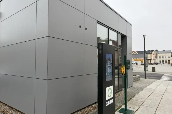 Lwówek: defibrylatory AED na Rynku i w MGOK – zapisy na kurs pierwszej pomocy