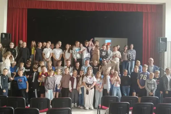 Kuślin: profilaktyczne spotkanie z Dobromirem Makowskim w szkołach gminy