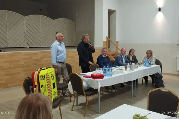 Gmina Siedlec inwestuje w bezpieczeństwo: nowe defibrylatory AED i plecak ratowniczy dla mieszkańców