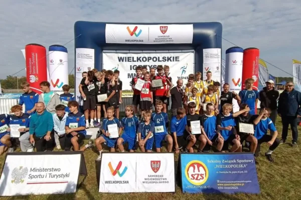 Sztafety z Opalenicy i Nowego Tomyśla z medalami Finału Wojewódzkiego w biegach przełajowych