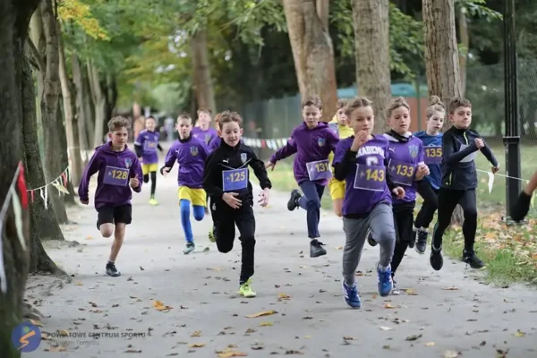 Szybka „6” w Nowotomyskim Parku – jesienne święto biegania z blisko 200 uczestnikami
