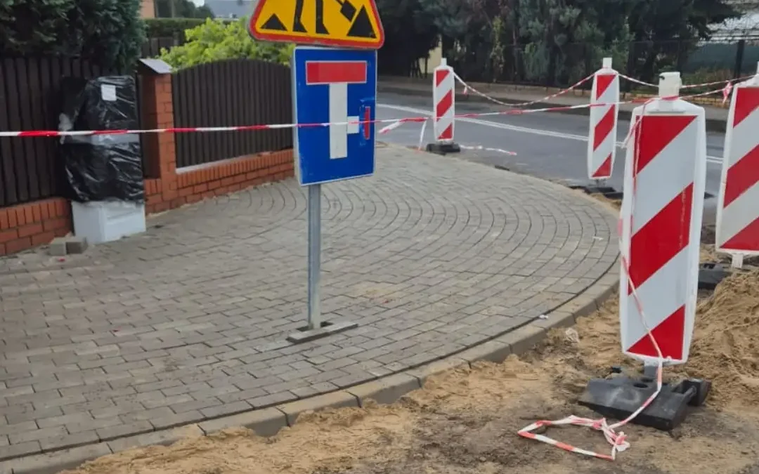 Nowe chodniki i LED-y na ul. Sadowej w Nowym Tomyślu – inwestycja za blisko 1,8 mln zł