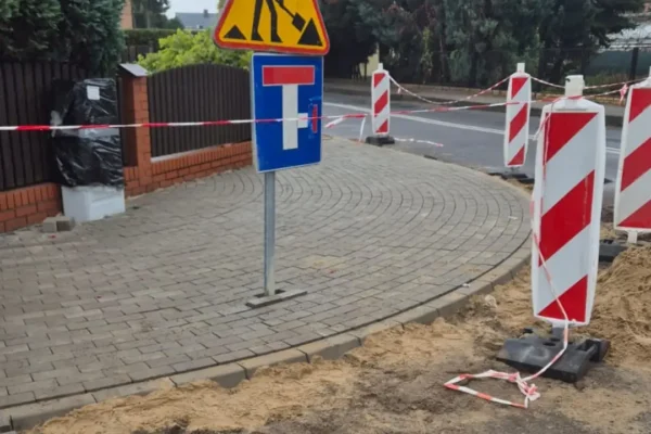 Nowe chodniki i LED-y na ul. Sadowej w Nowym Tomyślu – inwestycja za blisko 1,8 mln zł