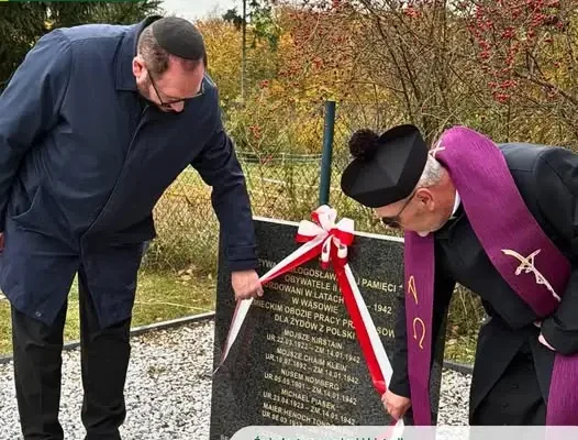 Wytomyśl: odsłonięto tablice upamiętniające żydowskich więźniów obozu pracy w Wąsowie