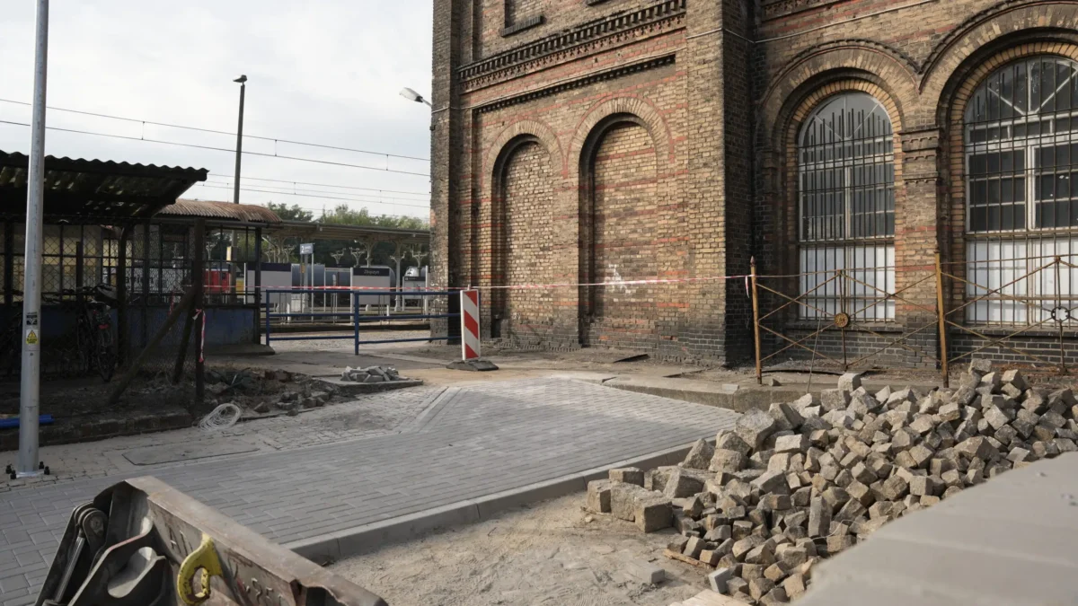 Nowy chodnik do dworca PKP w Zbąszyniu – inwestycja w bezpieczeństwo pieszych