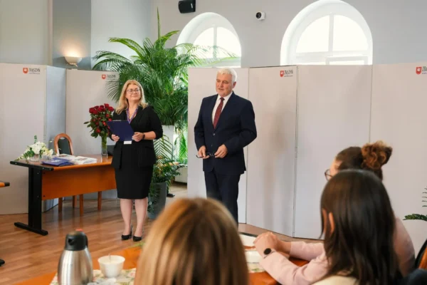 Dzień Edukacji Narodowej w Zbąszyniu: samorząd dziękuje nauczycielom