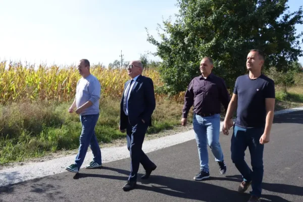 Pakosław: nowy odcinek drogi gminnej odebrany po zakończeniu budowy