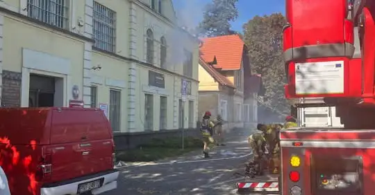 Alarmowe ćwiczenia służb w Nowym Tomyślu – strażacy i wojsko trenowali wspólne reagowanie